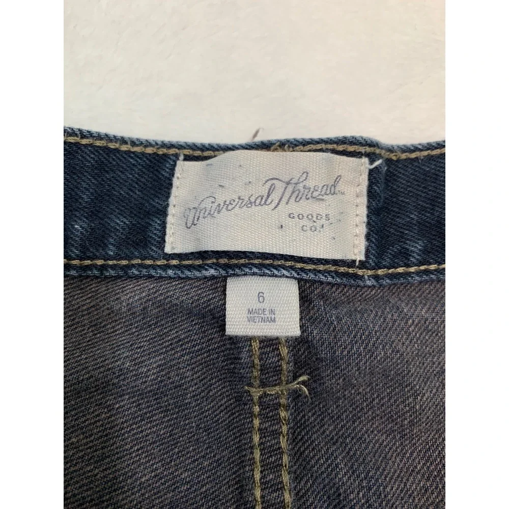 Universal Thread 90s Baggy Short Women 6 Dark Wash Distressed Button Fly Denim